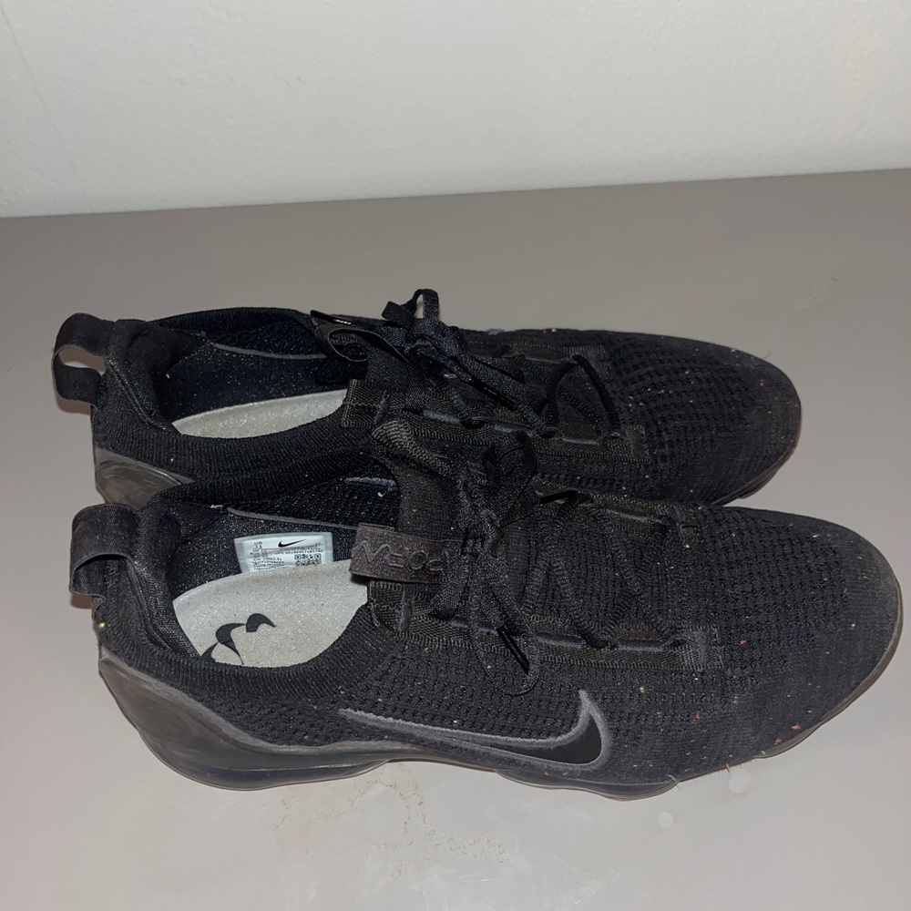 Black Nike vapormaxes